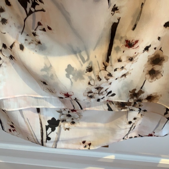 Cold shoulder floral blouse - Picture 8 of 13